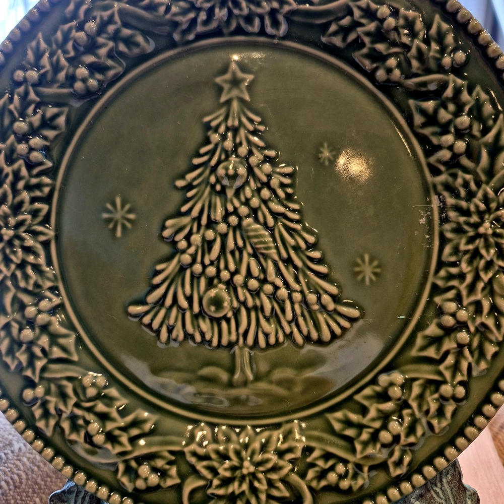 Cracker Barrel Peace on Earth Majolica Plate With Christams Tree Ornaments Holly
